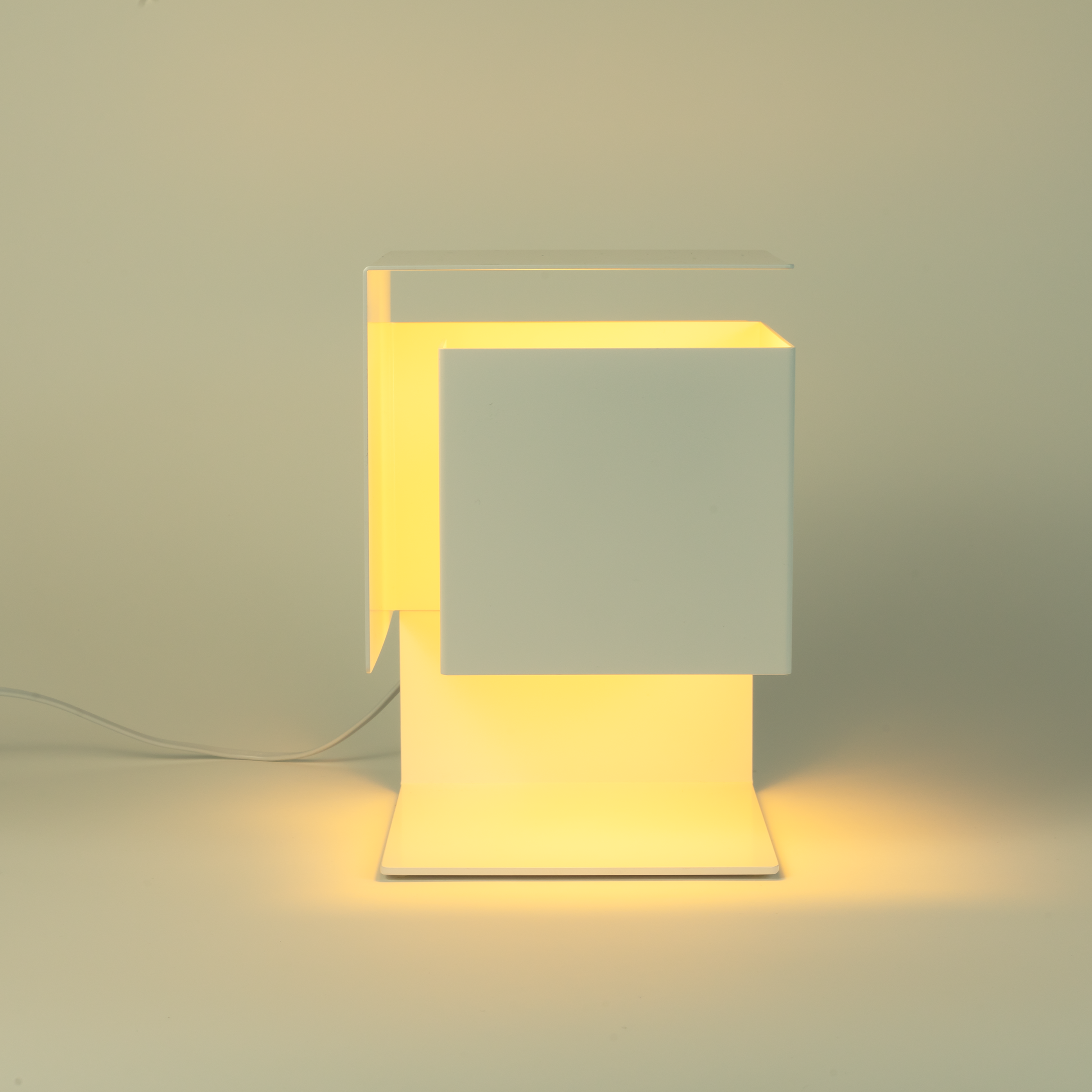 modern geometric table lamp